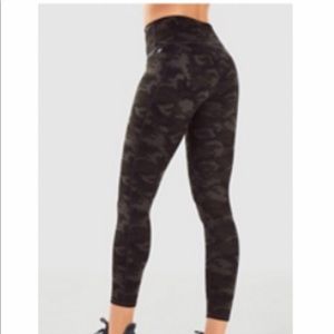High waisted printed 7/8 powerhold leggings